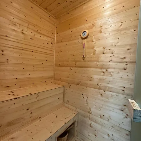 Jmr Splendor - Private Sauna & Bathtub Hotel 4*