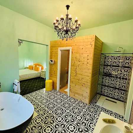 Hotel Jmr Splendor - Private Sauna & Bathtub