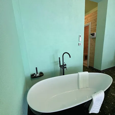 Jmr Splendor - Private Sauna & Bathtub Hotel 4*